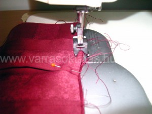 Varrás kezdőknek: távirányító textil tartó varrása