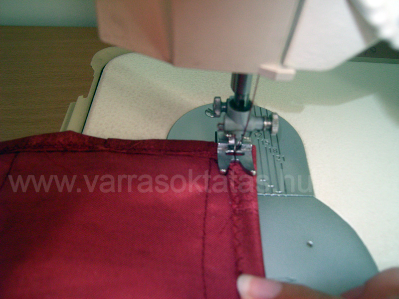 Varrás kezdőknek: távirányító textil tartó varrása
