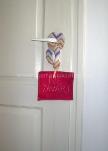 Kilincstábla kígyó varrás